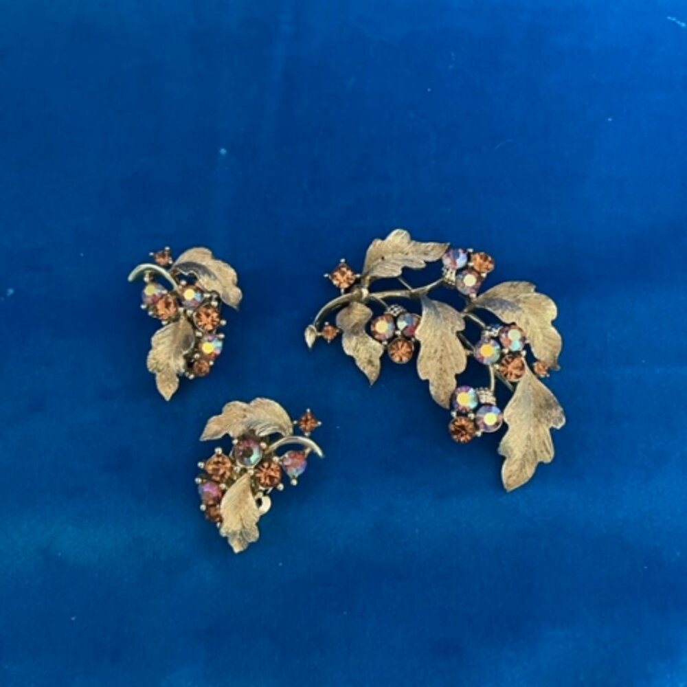 Vintage Lisner Aurora Borealis Brooch